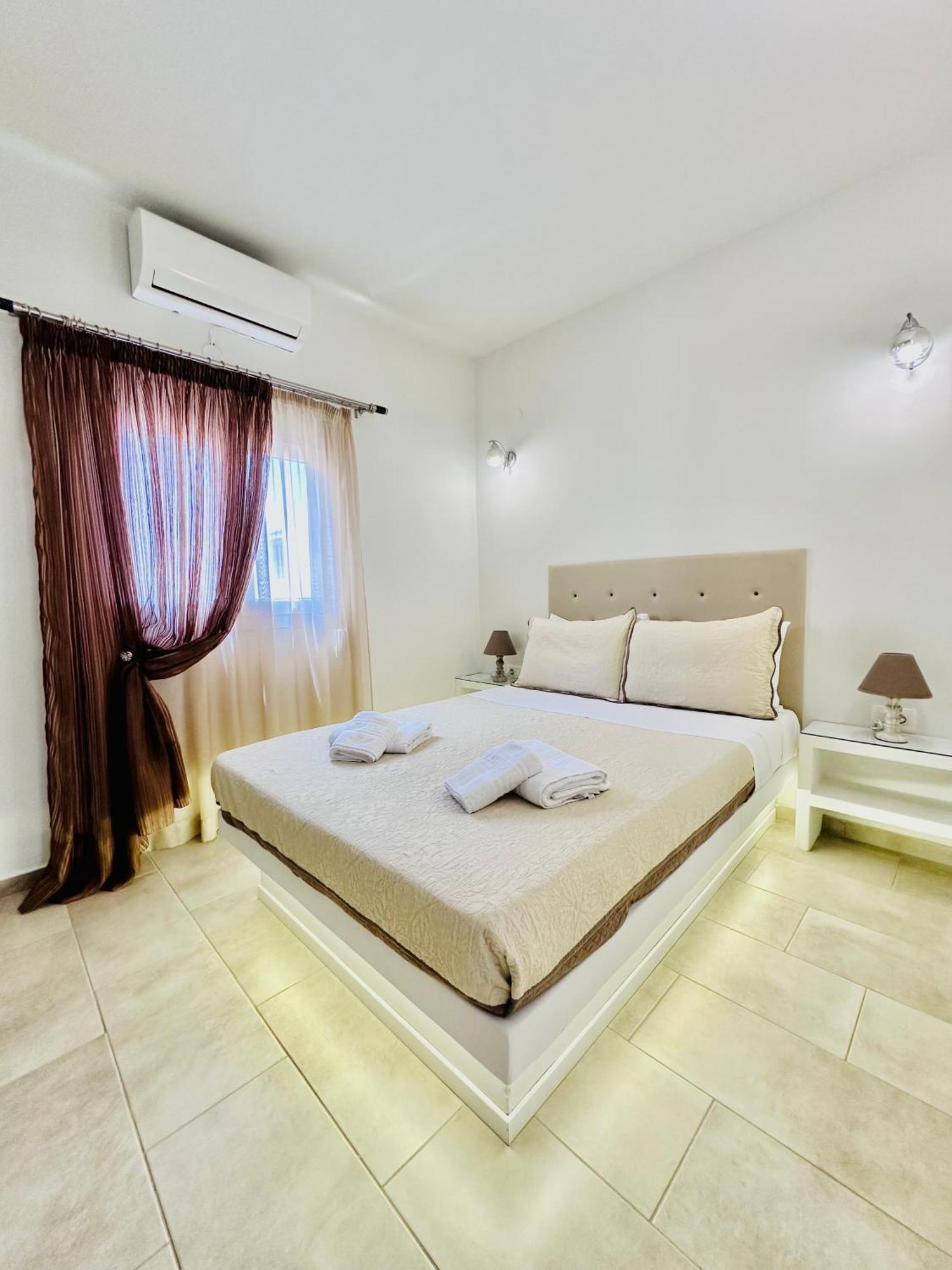 Xrysanthis Home Emporio  Phòng bức ảnh